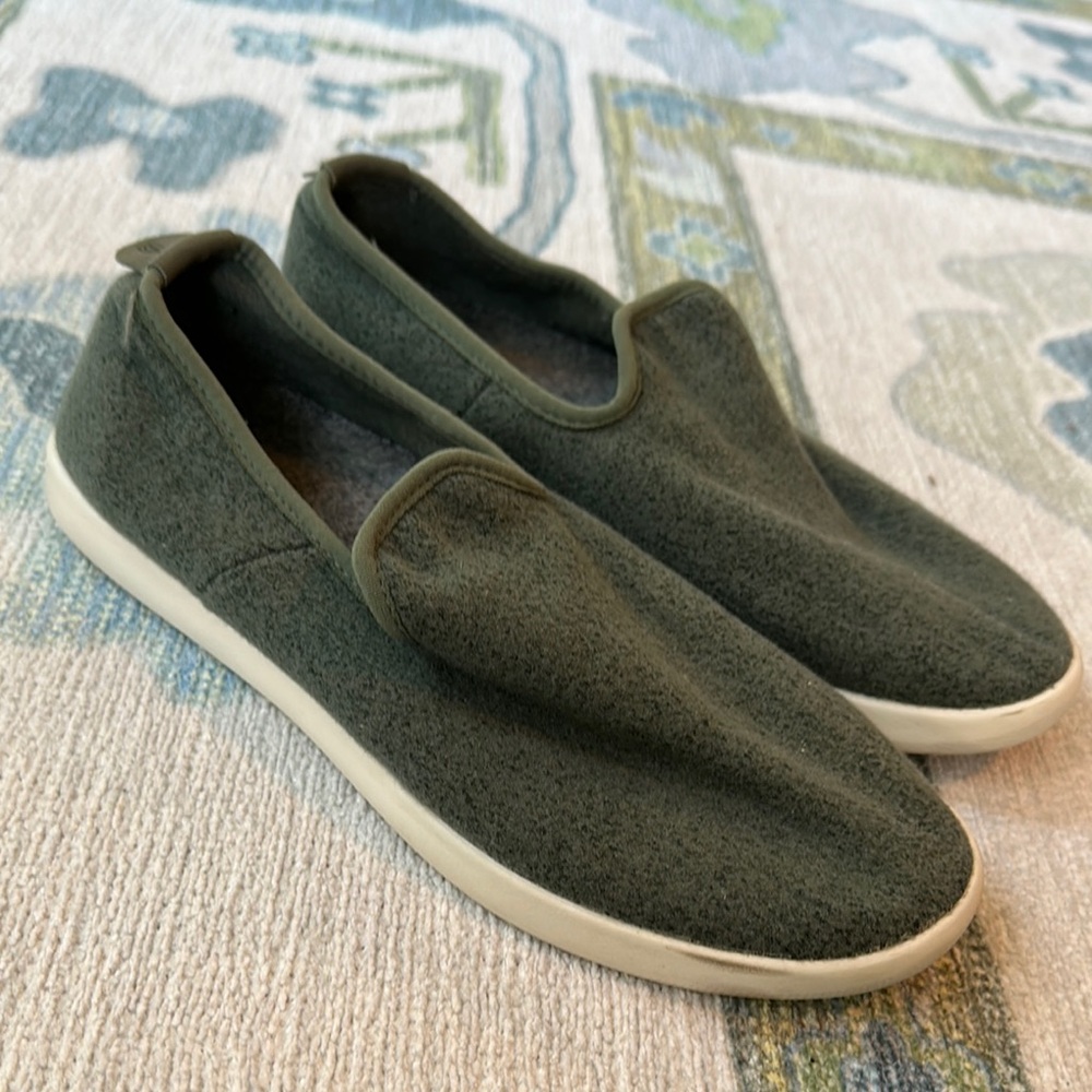 Women’s allbirds size 8 moss green wool loungers